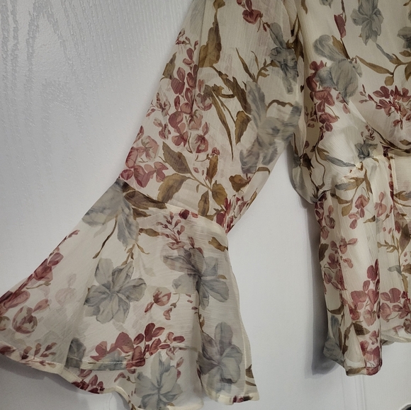 Vince Camuto Flutter Cuff Peplum Blouse Size Large - Picture 3 of 8